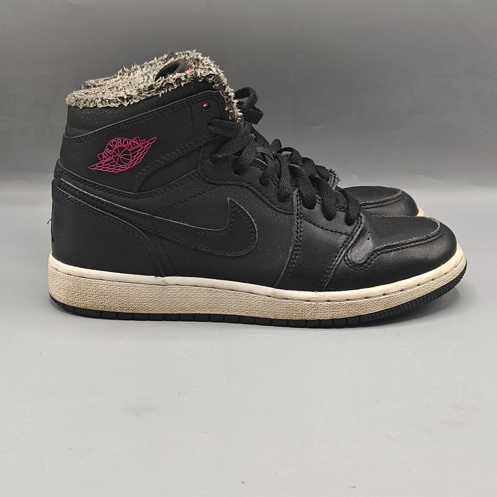 Nike Air Jordan 1 Retro High Black/Pink/ White 332148-014 Youth Size 4.5 Y
